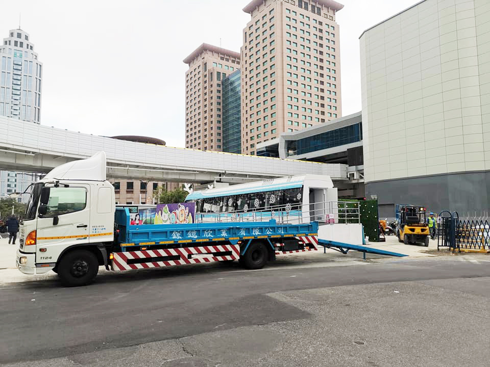 新北市 板橋客運站 高空作業車.鋐鐿自走車出租買賣0989993993